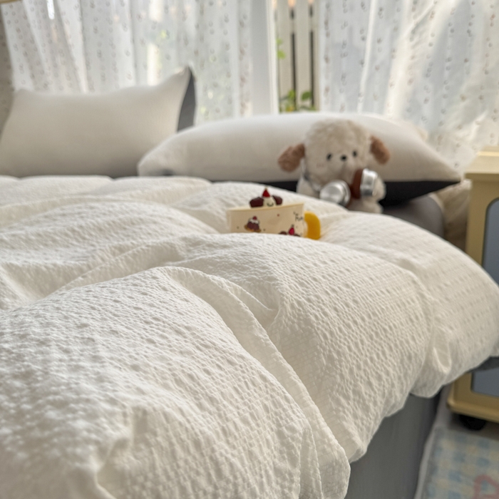 91家纺网 家纺一手货源 找家纺 雨帆家纺 2026新款时尚双拼泡芙纱四件套系列 泡芙纱米白+灰