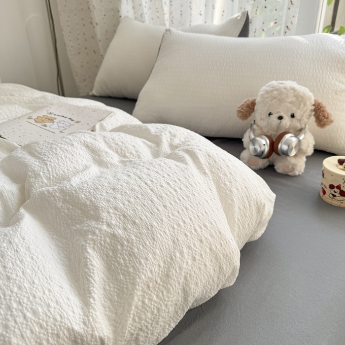 91家纺网 家纺一手货源 找家纺 雨帆家纺 2026新款时尚双拼泡芙纱四件套系列 泡芙纱米白+灰