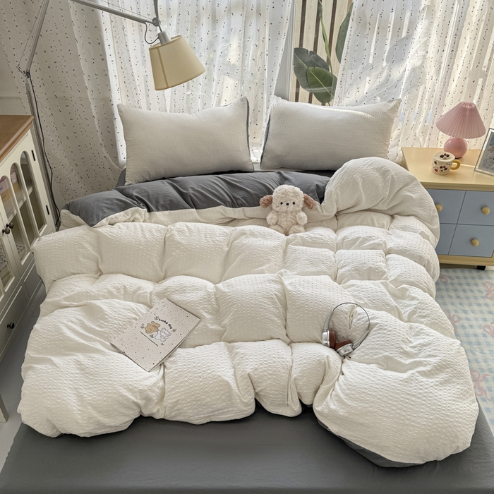 91家纺网 家纺一手货源 找家纺 雨帆家纺 2026新款时尚双拼泡芙纱四件套系列 泡芙纱米白+灰