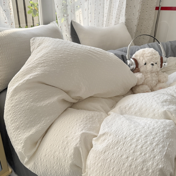 91家纺网 家纺一手货源 找家纺 雨帆家纺 2026新款时尚双拼泡芙纱四件套系列 泡芙纱米白+灰