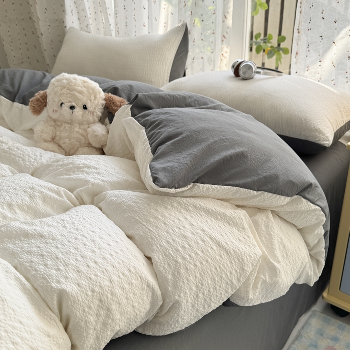 91家纺网 家纺一手货源 找家纺 雨帆家纺 2026新款时尚双拼泡芙纱四件套系列 泡芙纱米白+灰