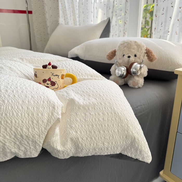 91家纺网 家纺一手货源 找家纺 雨帆家纺 2026新款时尚双拼泡芙纱四件套系列 泡芙纱米白+灰