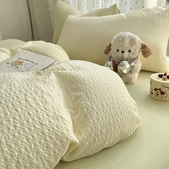 91家纺网 家纺一手货源 找家纺 雨帆家纺 2026新款时尚双拼泡芙纱四件套系列 泡芙纱米黄+绿