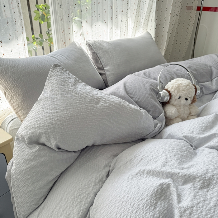 91家纺网 家纺一手货源 找家纺 雨帆家纺 2026新款时尚双拼泡芙纱四件套系列 泡芙纱浅灰+浅灰