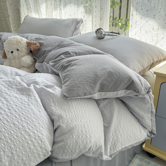 91家纺网 家纺一手货源 找家纺 雨帆家纺 2026新款时尚双拼泡芙纱四件套系列 泡芙纱浅灰+浅灰