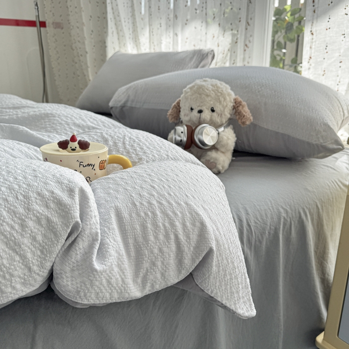 91家纺网 家纺一手货源 找家纺 雨帆家纺 2026新款时尚双拼泡芙纱四件套系列 泡芙纱浅灰+浅灰
