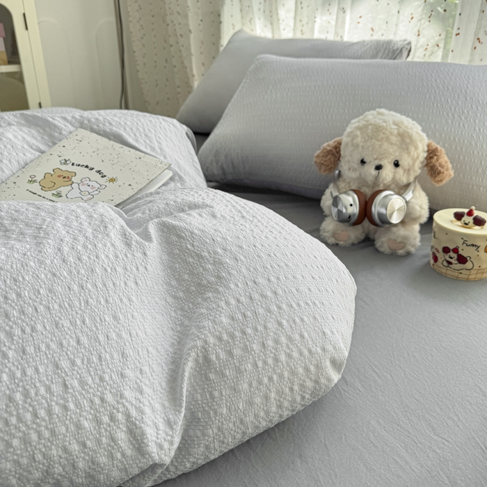 91家纺网 家纺一手货源 找家纺 雨帆家纺 2026新款时尚双拼泡芙纱四件套系列 泡芙纱浅灰+浅灰