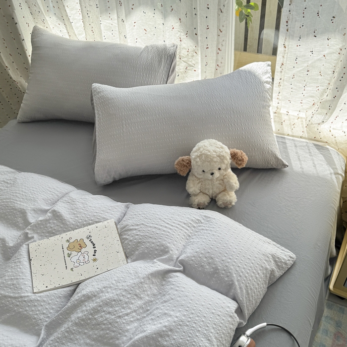 91家纺网 家纺一手货源 找家纺 雨帆家纺 2026新款时尚双拼泡芙纱四件套系列 泡芙纱浅灰+浅灰