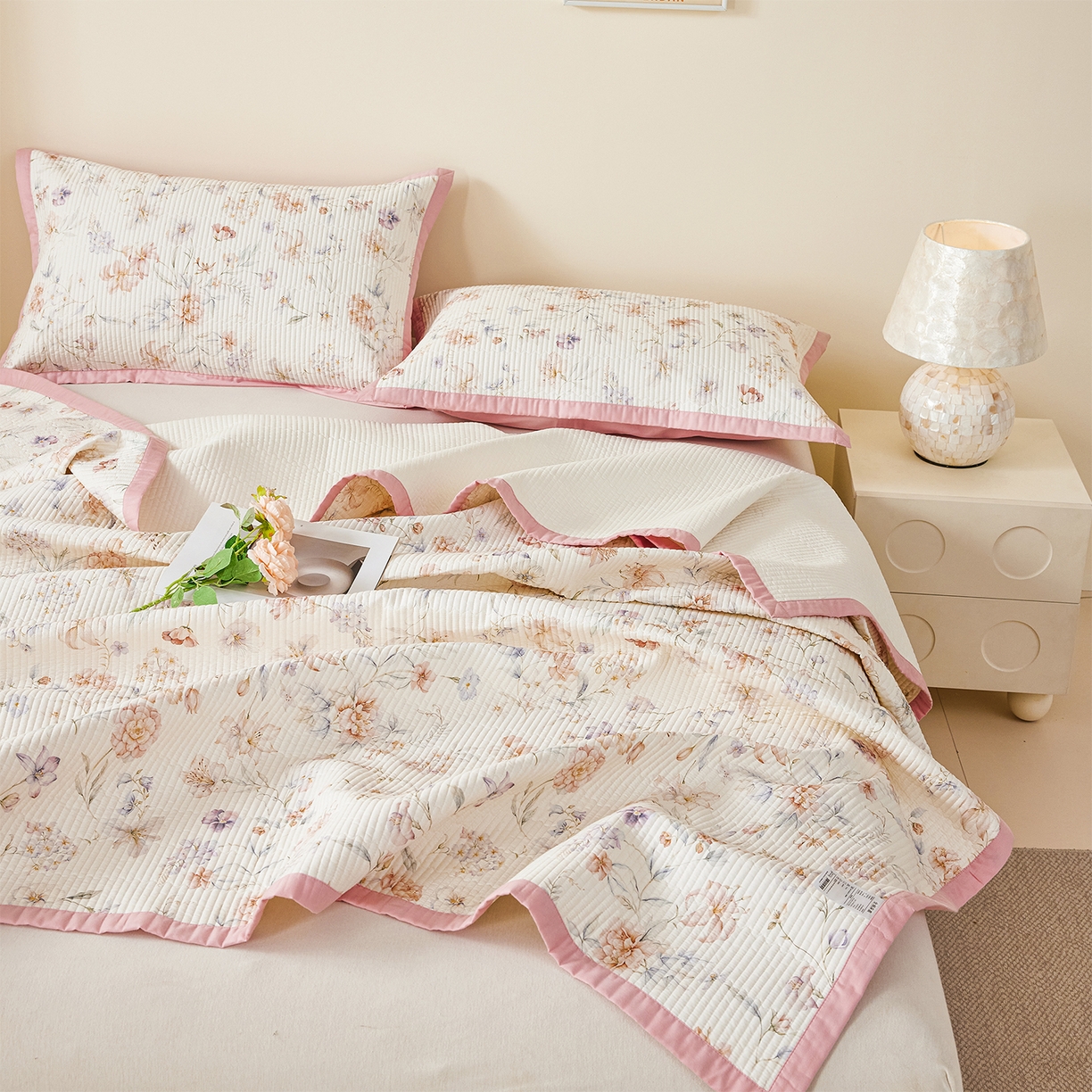 91家纺网 家纺一手货源 找家纺 元元家居（元元被业） 2026新款全棉纯棉13372系列床盖单件床盖单品单床盖-印花款 春晓米