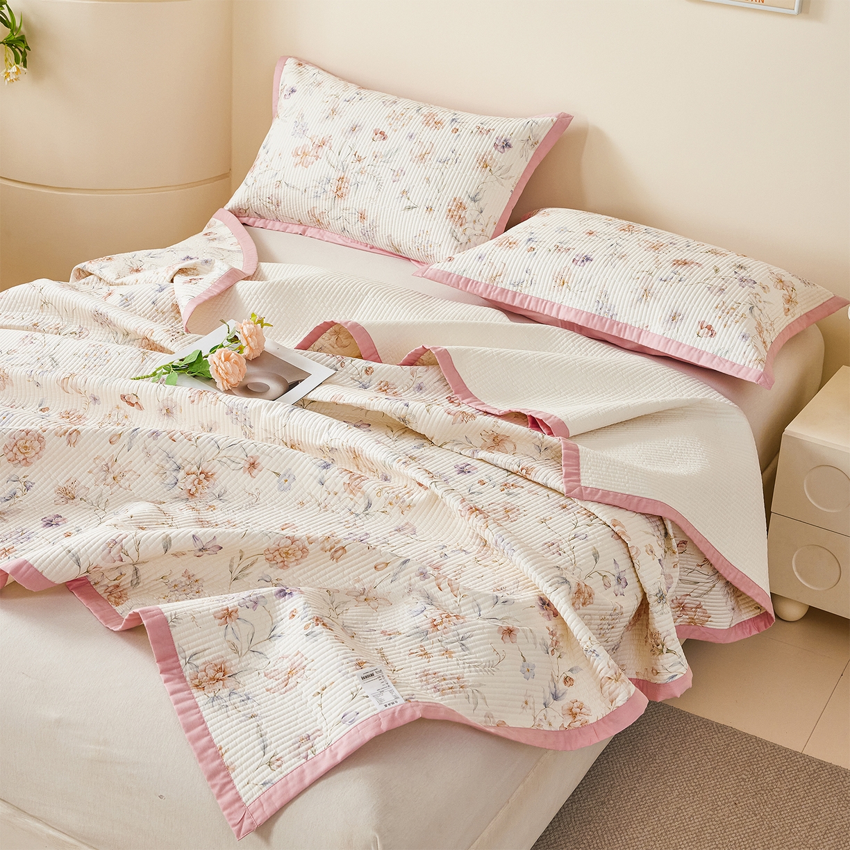 91家纺网 家纺一手货源 找家纺 元元家居（元元被业） 2026新款全棉纯棉13372系列床盖单件床盖单品单床盖-印花款 春晓米