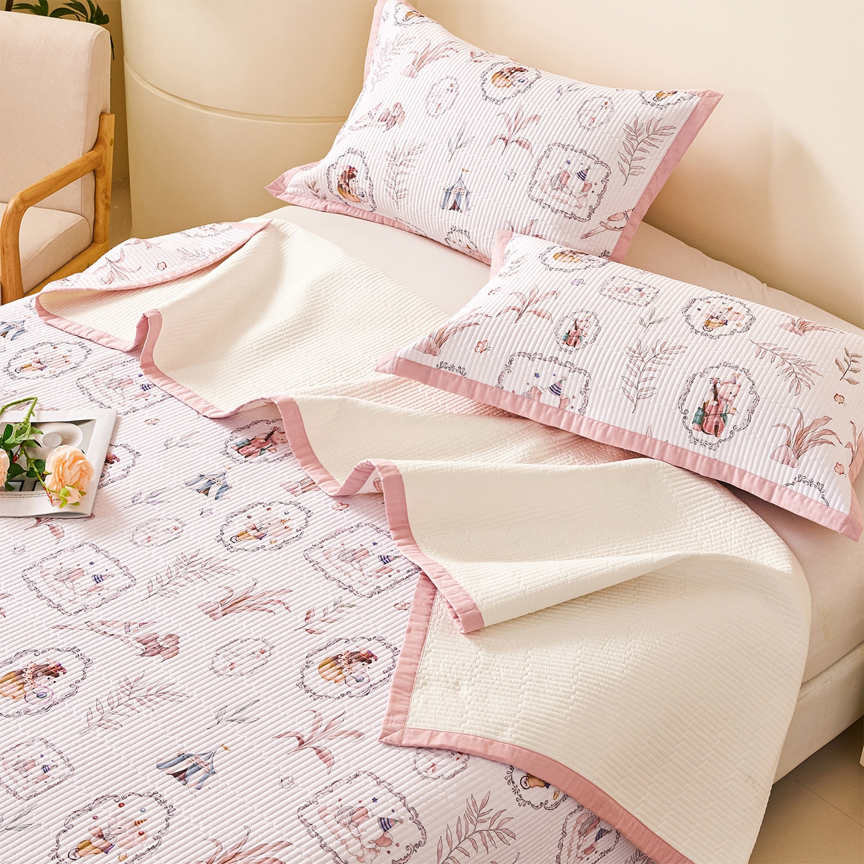 91家纺网 家纺一手货源 找家纺 元元家居（元元被业） 2026新款全棉纯棉13372系列夹棉枕套单件枕套单品单枕套-印花款 乐园粉