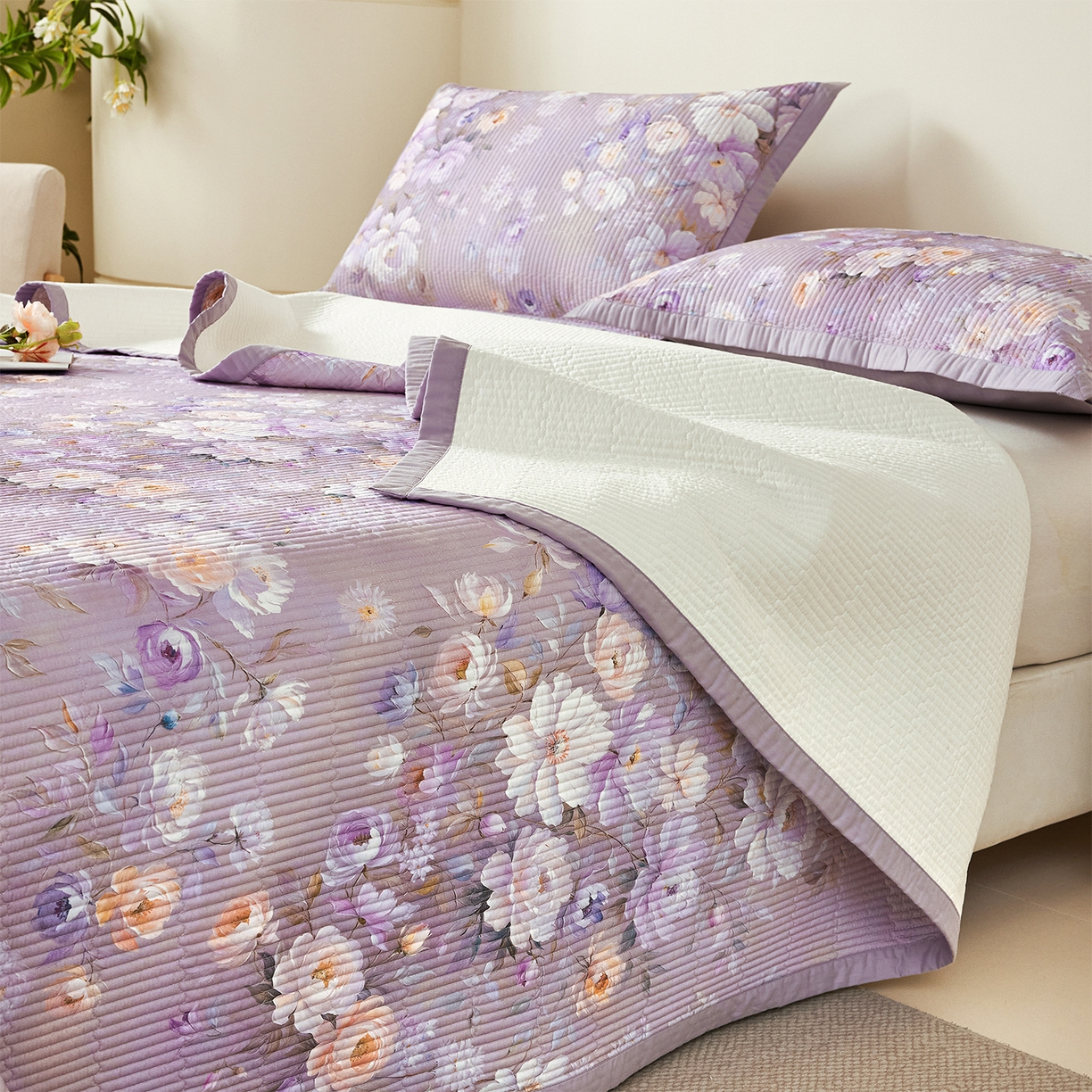 91家纺网 家纺一手货源 找家纺 元元家居（元元被业） 2026新款全棉纯棉13372系列床盖单件床盖单品单床盖-印花款 花漾紫