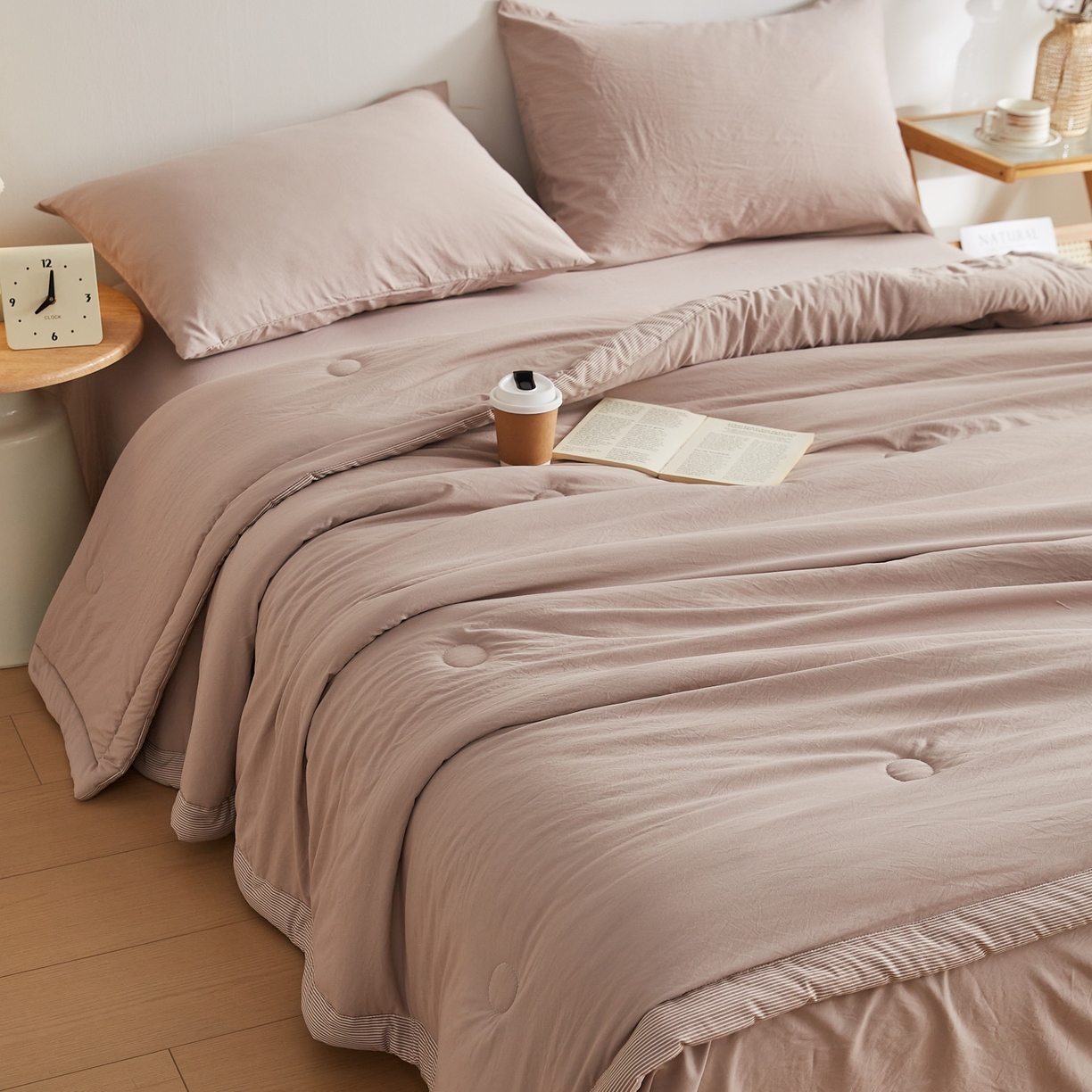 91家纺网 家纺一手货源 找家纺 帕芬鸟家纺 2026新款100%棉花夏被纯色系列 奶油咖