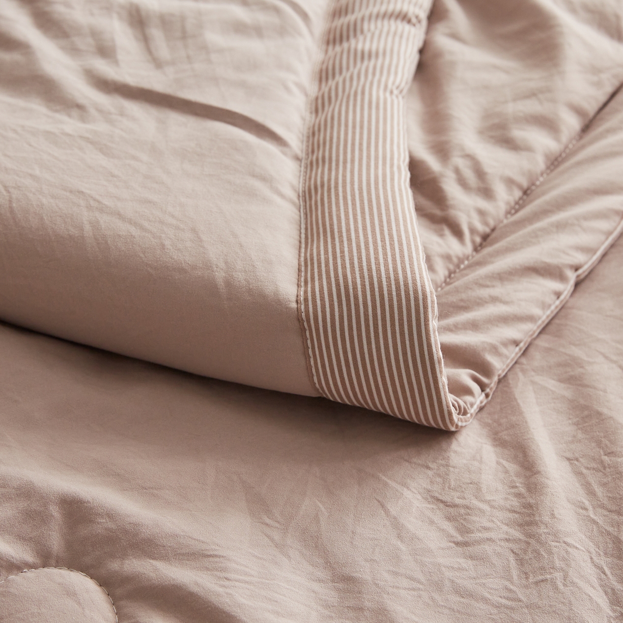 91家纺网 家纺一手货源 找家纺 帕芬鸟家纺 2026新款100%棉花夏被纯色系列 奶油咖