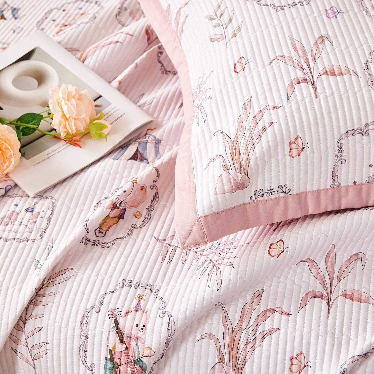 91家纺网 家纺一手货源 找家纺 元元家居（元元被业） 2026新款全棉纯棉13372系列床盖单件床盖单品单床盖-印花款 乐园粉