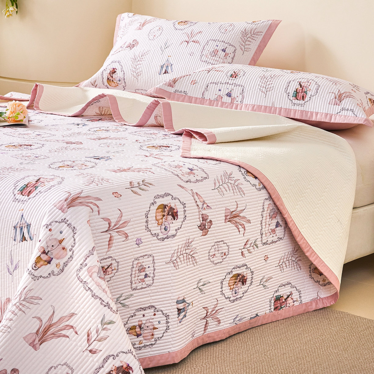 91家纺网 家纺一手货源 找家纺 元元家居（元元被业） 2026新款全棉纯棉13372系列床盖单件床盖单品单床盖-印花款 乐园粉