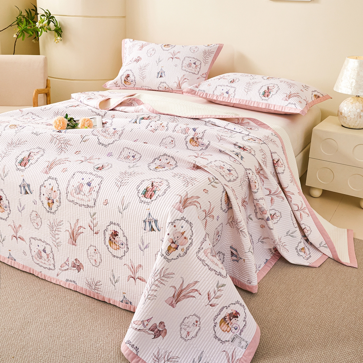 91家纺网 家纺一手货源 找家纺 元元家居（元元被业） 2026新款全棉纯棉13372系列床盖单件床盖单品单床盖-印花款 乐园粉