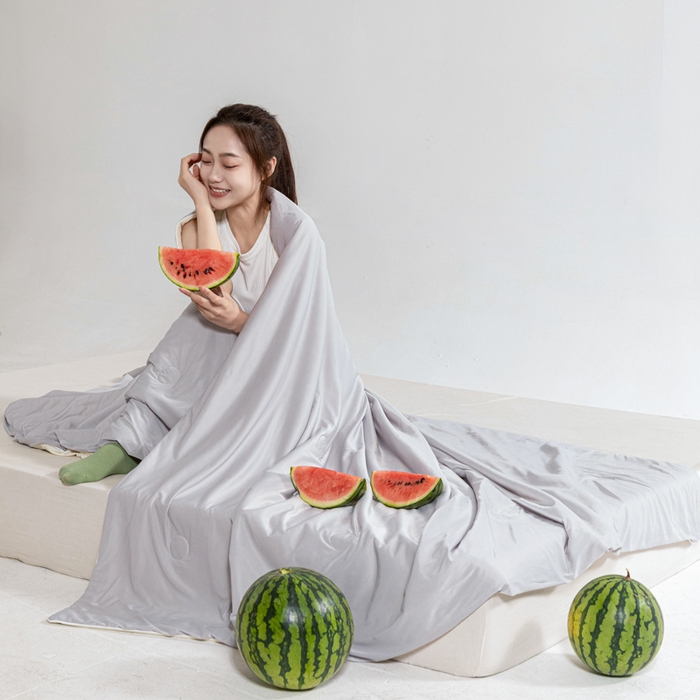 91家纺网 家纺一手货源 找家纺 帕芬鸟家纺 2026新款凉感丝夏被高支高密凉感丝夏被排湿透气凉感丝西瓜夏被 清新柠檬-黄配灰