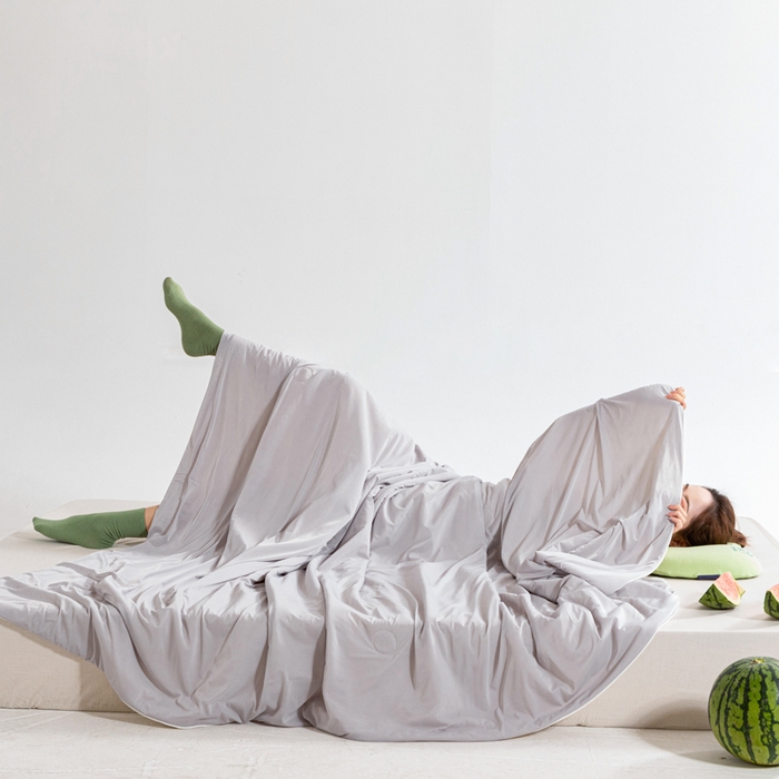 91家纺网 家纺一手货源 找家纺 帕芬鸟家纺 2026新款凉感丝夏被高支高密凉感丝夏被排湿透气凉感丝西瓜夏被 清新柠檬-黄配灰