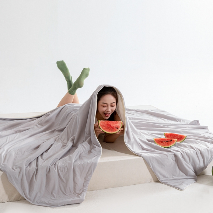 91家纺网 家纺一手货源 找家纺 帕芬鸟家纺 2026新款凉感丝夏被高支高密凉感丝夏被排湿透气凉感丝西瓜夏被 清新柠檬-黄配灰