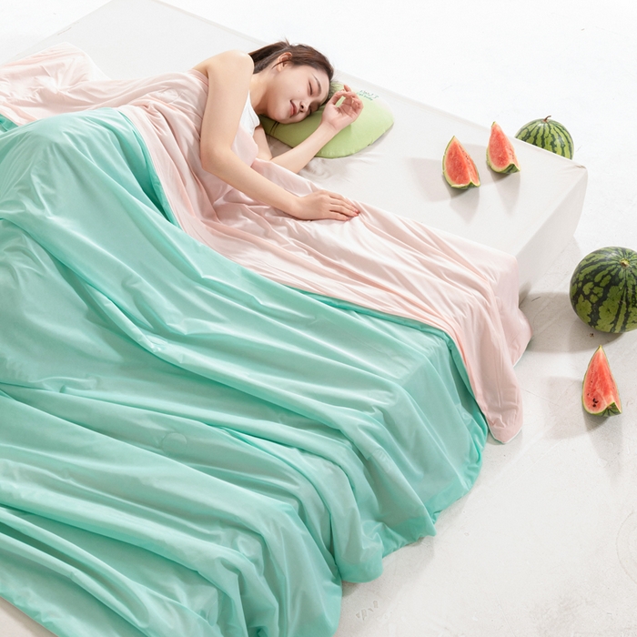 91家纺网 家纺一手货源 找家纺 帕芬鸟家纺 2026新款凉感丝夏被高支高密凉感丝夏被排湿透气凉感丝西瓜夏被 夏日蜜瓜-浅绿配粉