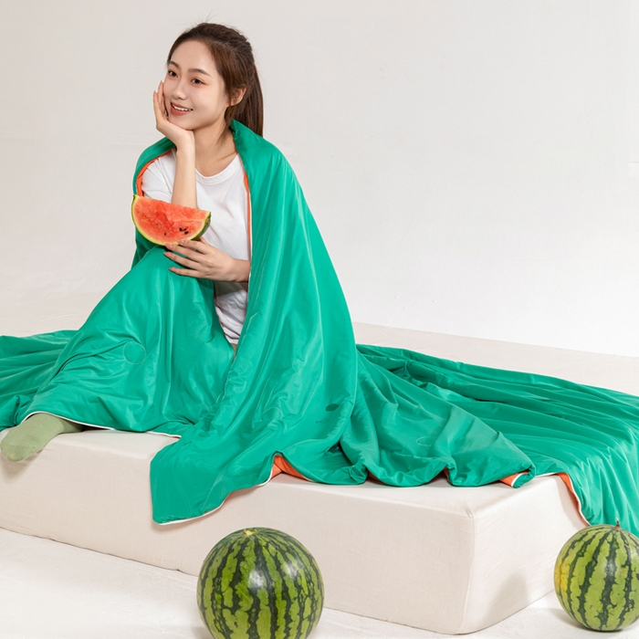 91家纺网 家纺一手货源 找家纺 帕芬鸟家纺 2026新款凉感丝夏被高支高密凉感丝夏被排湿透气凉感丝西瓜夏被 凉凉西瓜-绿配红