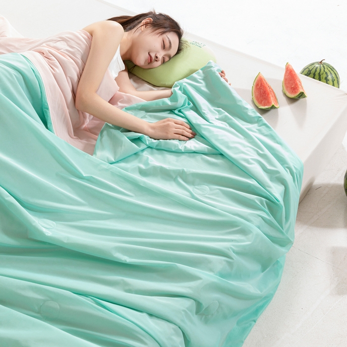 91家纺网 家纺一手货源 找家纺 帕芬鸟家纺 2026新款凉感丝夏被高支高密凉感丝夏被排湿透气凉感丝西瓜夏被 夏日蜜瓜-浅绿配粉