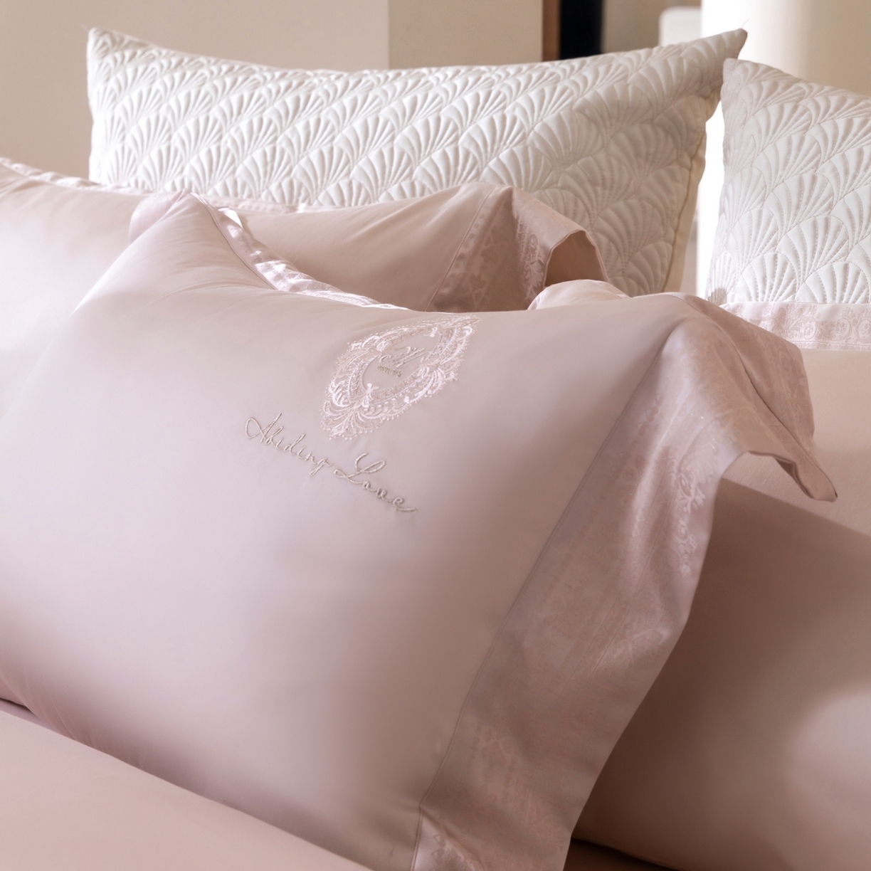 91家纺网 家纺一手货源 找家纺 （总）馨蕊家居 2026新款100S全棉纯棉高定高精密刺绣四件套-赫本【淘宝 / 劵后控价：不低于 418/438】