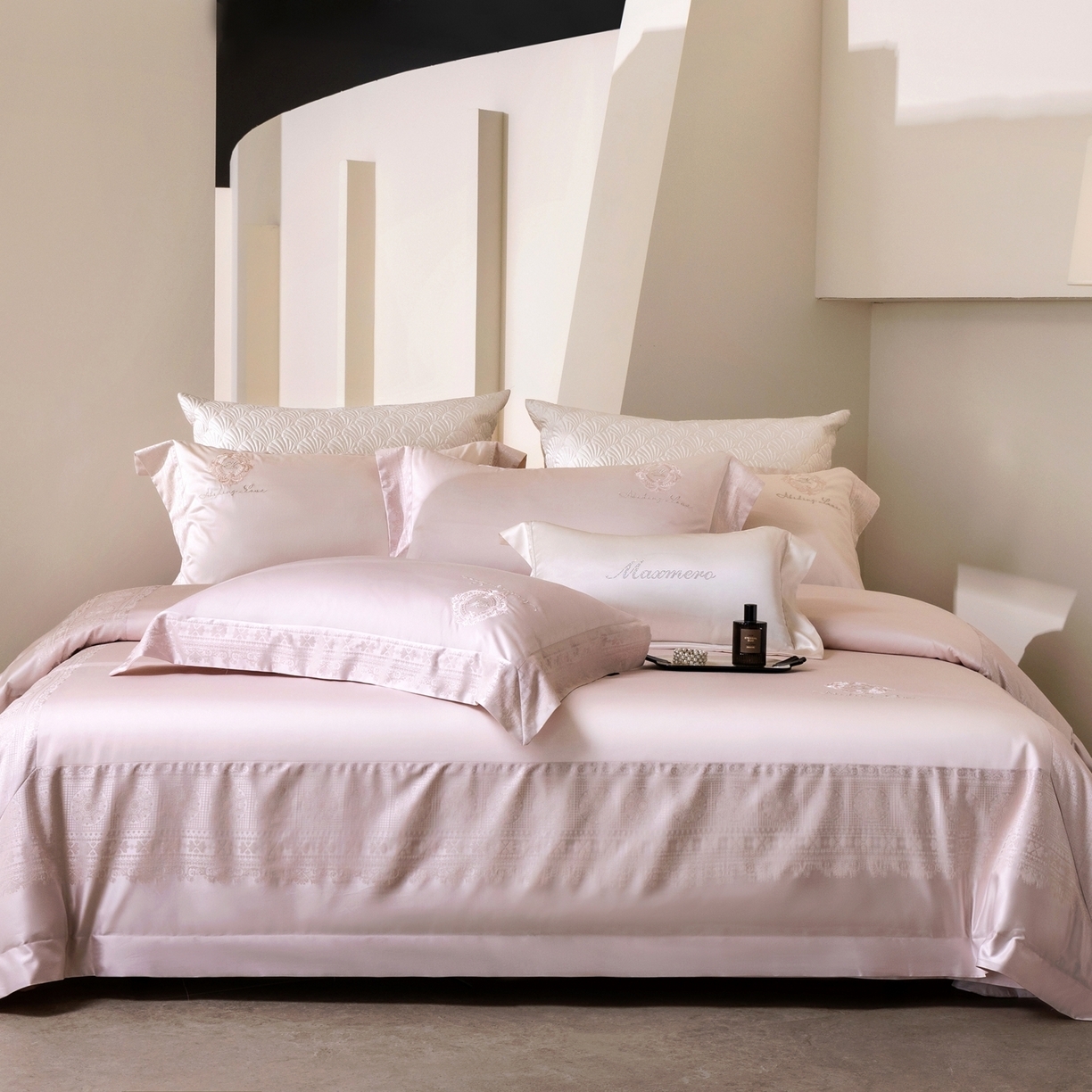 91家纺网 家纺一手货源 找家纺 （总）馨蕊家居 2026新款100S全棉纯棉高定高精密刺绣四件套-赫本【淘宝 / 劵后控价：不低于 418/438】