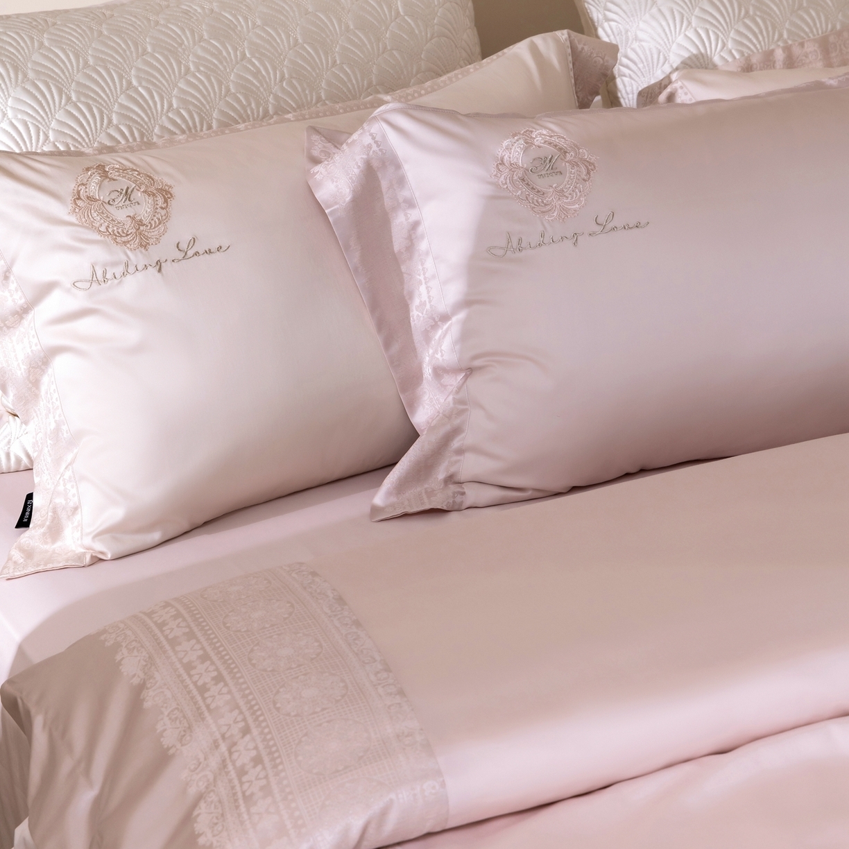 91家纺网 家纺一手货源 找家纺 （总）馨蕊家居 2026新款100S全棉纯棉高定高精密刺绣四件套-赫本【淘宝 / 劵后控价：不低于 418/438】