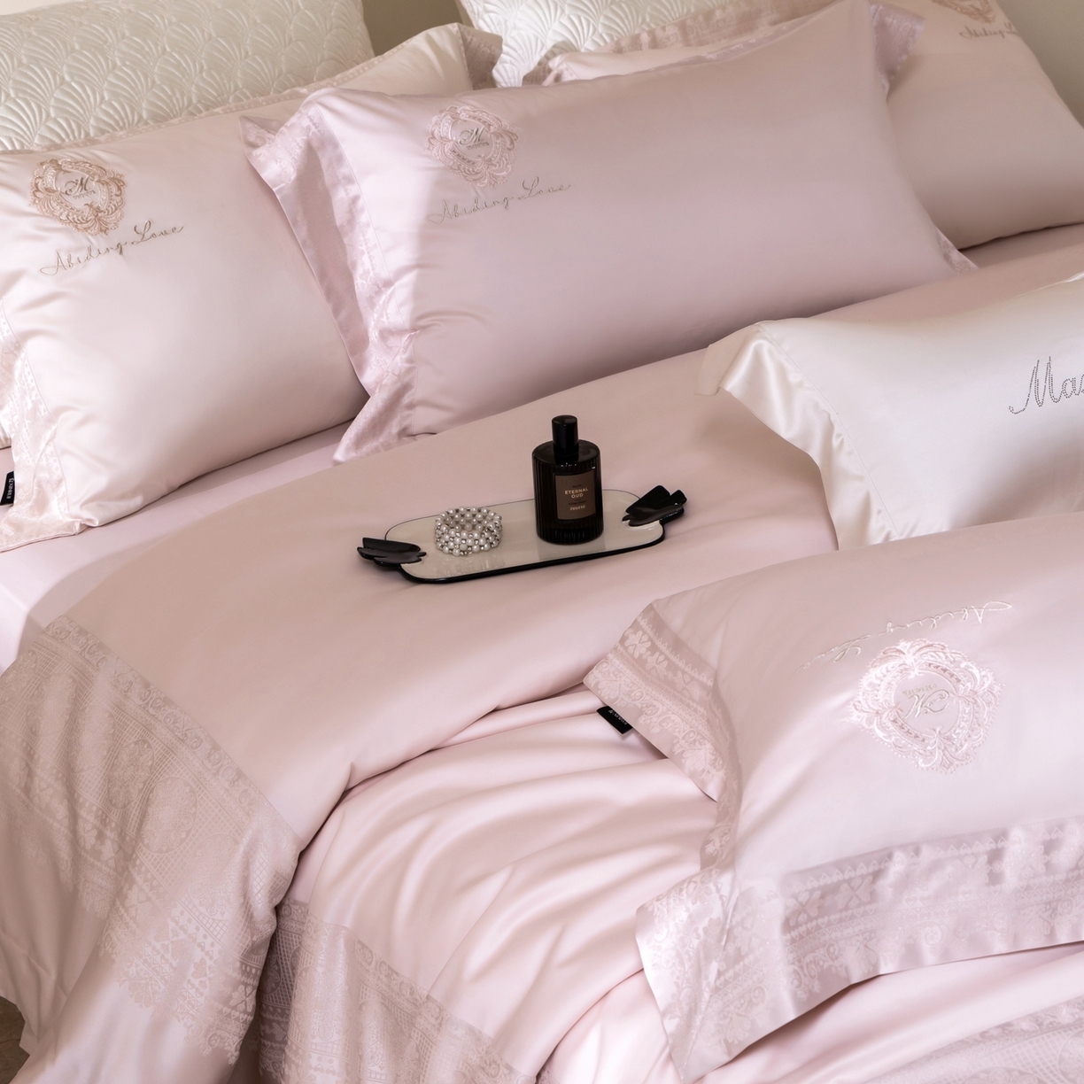 91家纺网 家纺一手货源 找家纺 （总）馨蕊家居 2026新款100S全棉纯棉高定高精密刺绣四件套-赫本【淘宝 / 劵后控价：不低于 418/438】