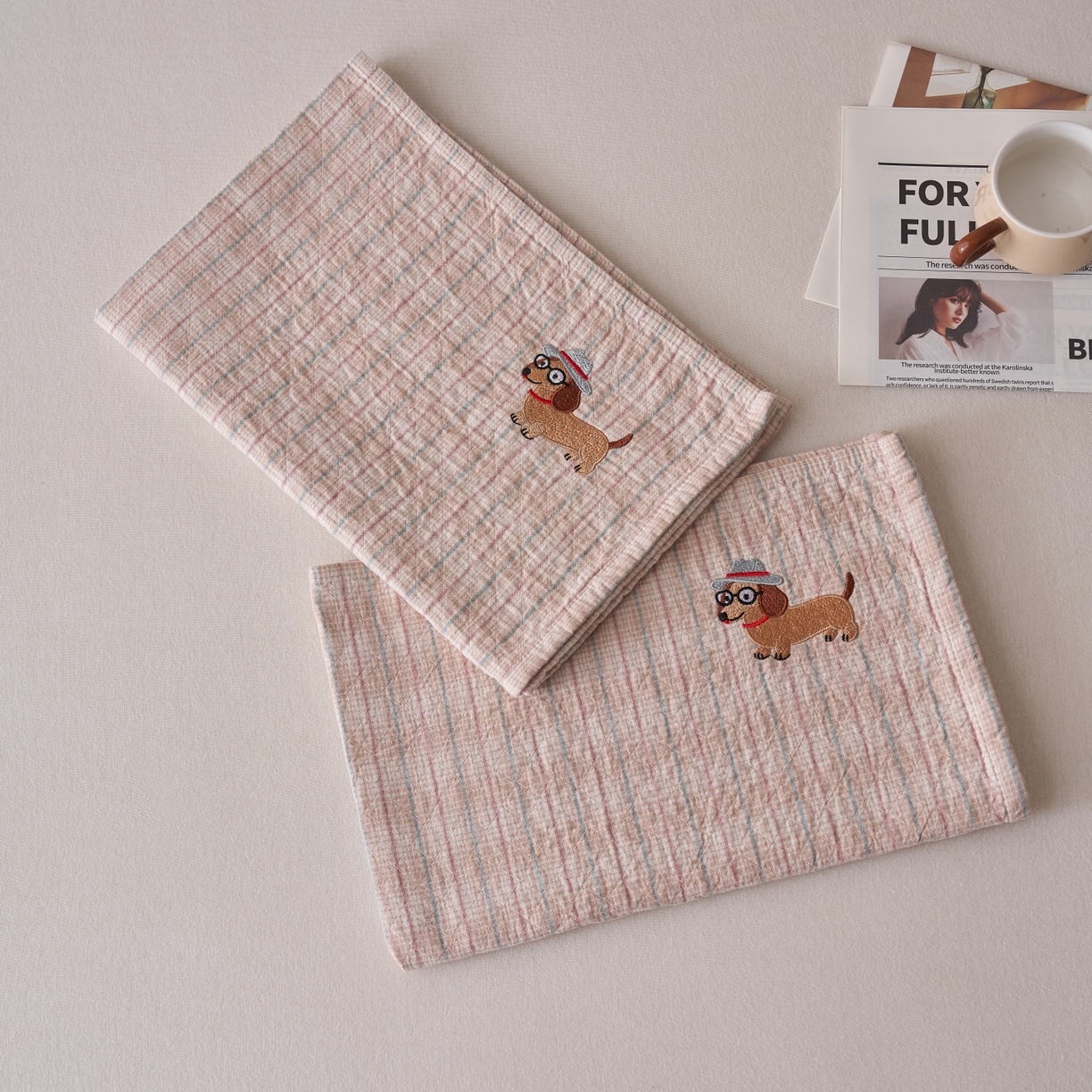 91家纺网 家纺一手货源 找家纺 百寐 2026年3月全棉吸汗卡通刺绣吸汗纯棉枕巾简约机洗 腊肠小狗-橘