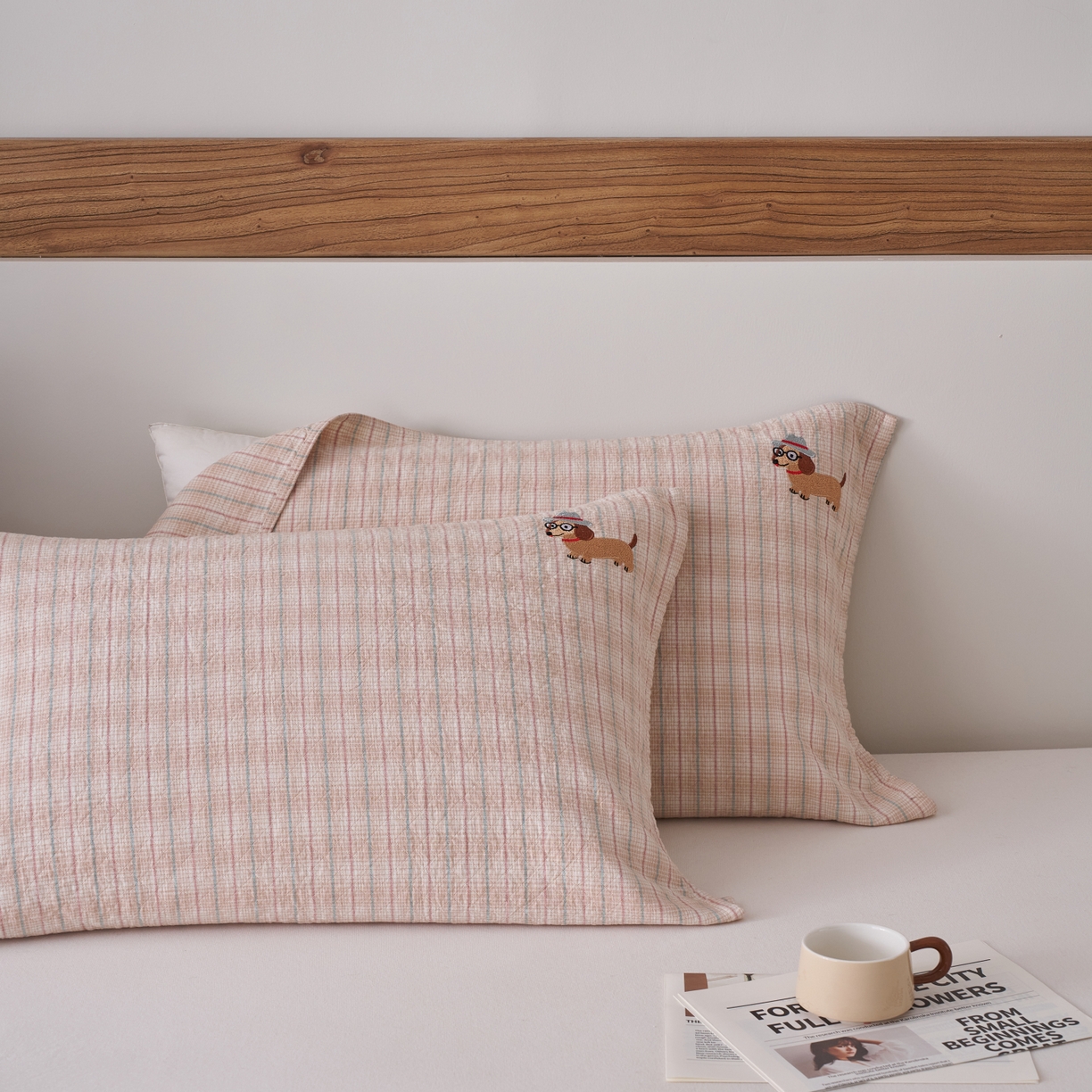 91家纺网 家纺一手货源 找家纺 百寐 2026年3月全棉吸汗卡通刺绣吸汗纯棉枕巾简约机洗 腊肠小狗-橘