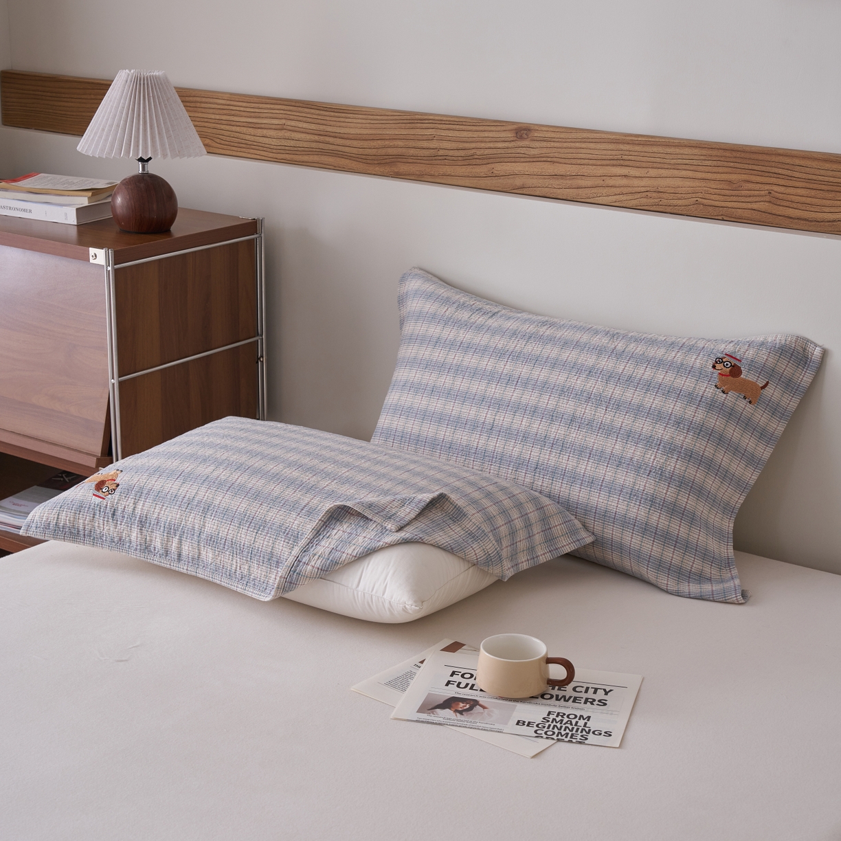 百寐 2026年3月全棉吸汗卡通刺绣吸汗纯棉枕巾简约机洗 腊肠小狗-蓝