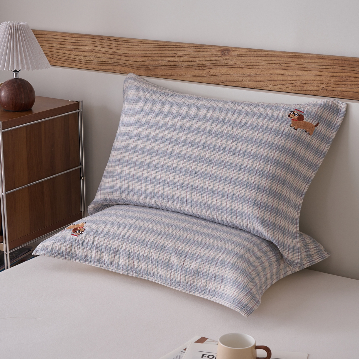 91家纺网 家纺一手货源 找家纺 百寐 2026年3月全棉吸汗卡通刺绣吸汗纯棉枕巾简约机洗 腊肠小狗-蓝