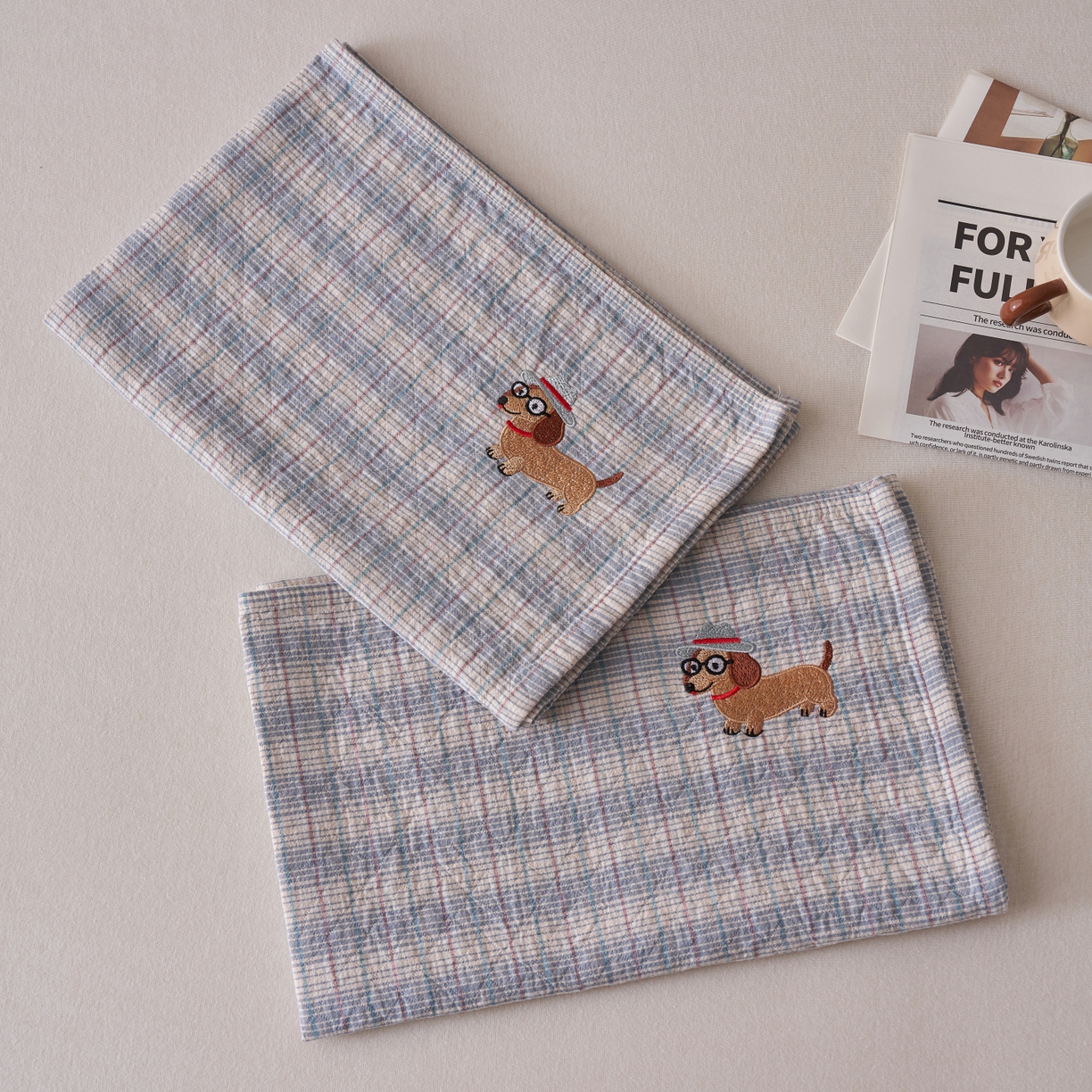 91家纺网 家纺一手货源 找家纺 百寐 2026年3月全棉吸汗卡通刺绣吸汗纯棉枕巾简约机洗 腊肠小狗-蓝