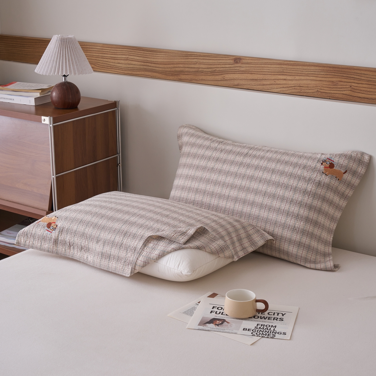 百寐 2026年3月全棉吸汗卡通刺绣吸汗纯棉枕巾简约机洗 腊肠小狗-棕