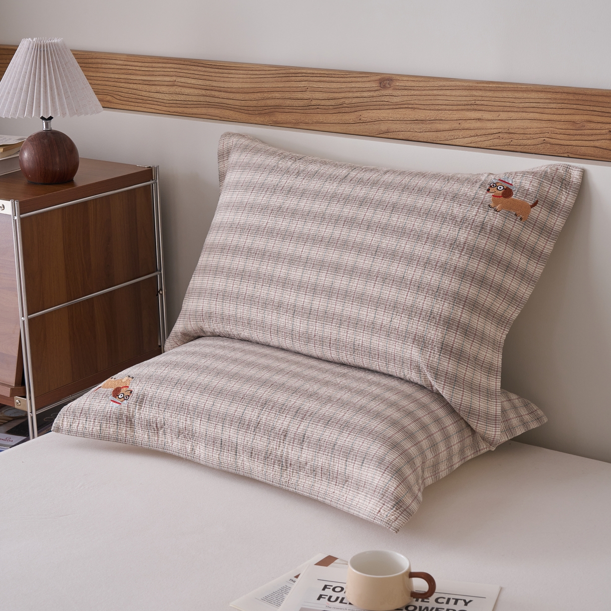 91家纺网 家纺一手货源 找家纺 百寐 2026年3月全棉吸汗卡通刺绣吸汗纯棉枕巾简约机洗 腊肠小狗-棕