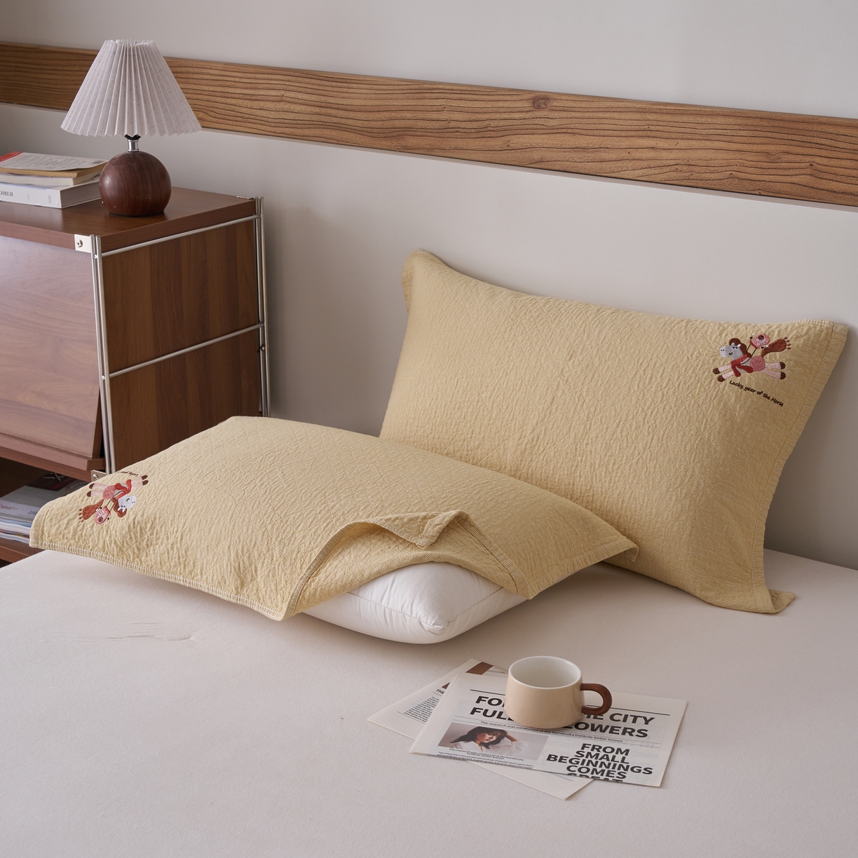百寐 2026年3月全棉吸汗卡通刺绣吸汗纯棉枕巾简约机洗 马上有福-黄