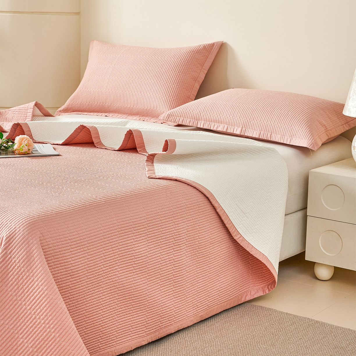 91家纺网 家纺一手货源 找家纺 元元家居（元元被业） 2026新款全棉纯棉13372系列床盖单件床盖单品单床盖-纯色款 炫彩粉