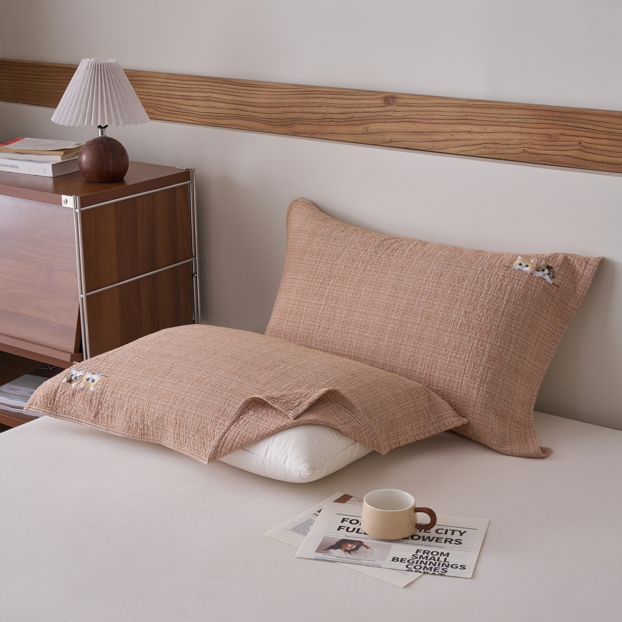 百寐 2026年3月全棉吸汗卡通刺绣吸汗纯棉枕巾简约机洗 猫咪伙伴-橘