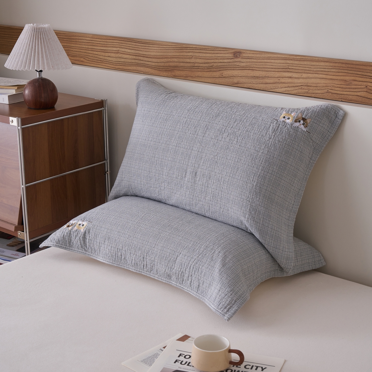 91家纺网 家纺一手货源 找家纺 百寐 2026年3月全棉吸汗卡通刺绣吸汗纯棉枕巾简约机洗 猫咪伙伴-蓝