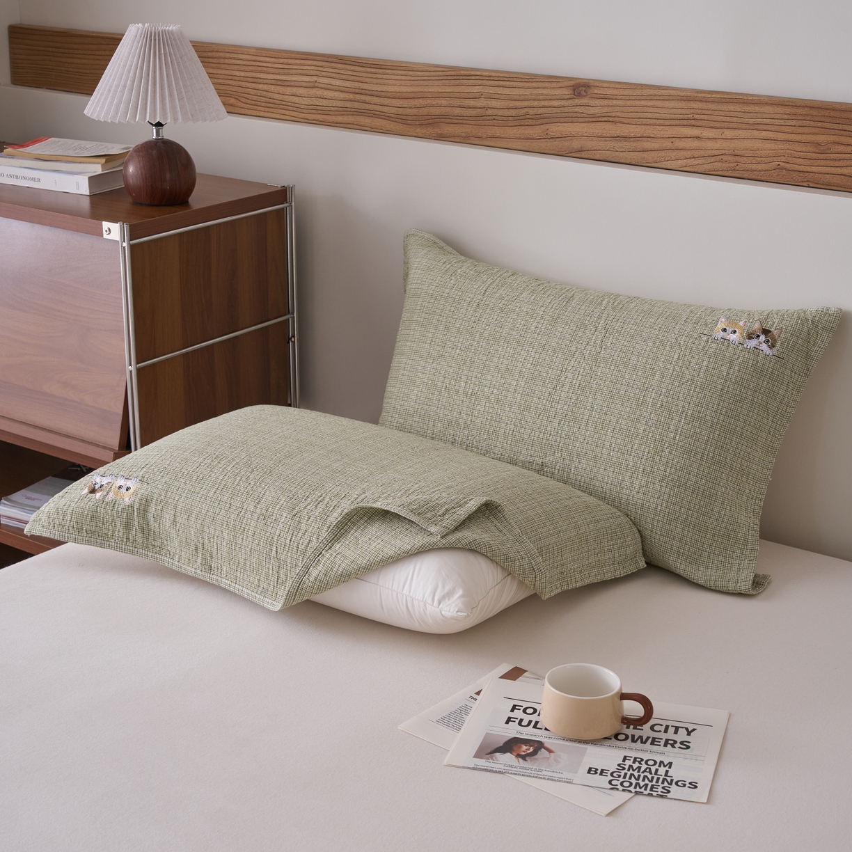 百寐 2026年3月全棉吸汗卡通刺绣吸汗纯棉枕巾简约机洗 猫咪伙伴-绿