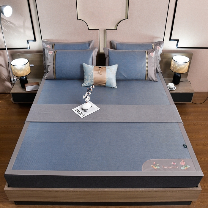 91家纺网 家纺一手货源 找家纺 娜朵家纺 2026新款荷塘月色冰藤双面席-床席款 荷塘月色-冰藤海蓝