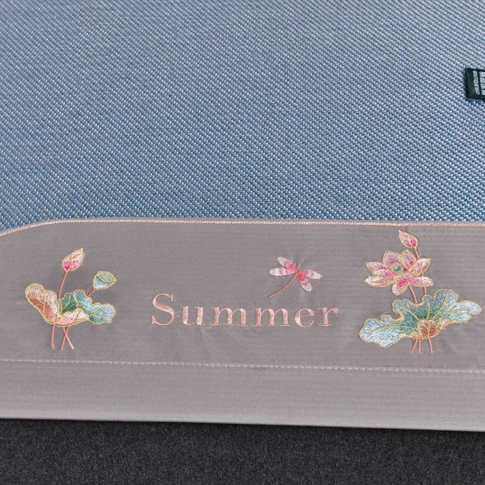 91家纺网 家纺一手货源 找家纺 娜朵家纺 2026新款荷塘月色冰藤双面席-床席款 荷塘月色-冰藤海蓝