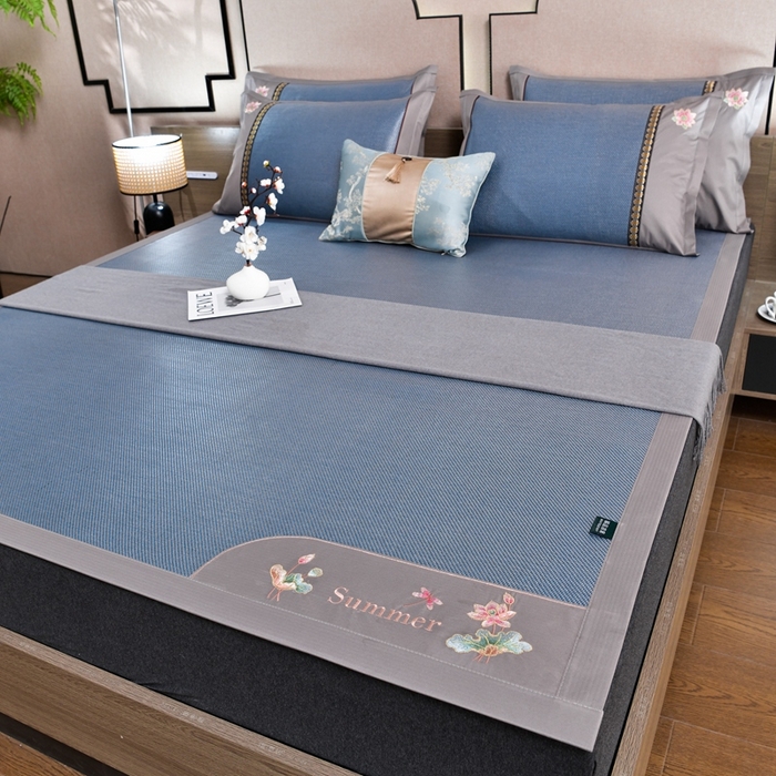 91家纺网 家纺一手货源 找家纺 娜朵家纺 2026新款荷塘月色冰藤双面席-床席款 荷塘月色-冰藤海蓝