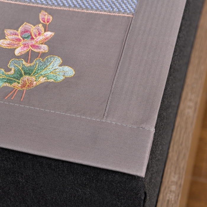 91家纺网 家纺一手货源 找家纺 娜朵家纺 2026新款荷塘月色冰藤双面席-床席款 荷塘月色-冰藤湖蓝