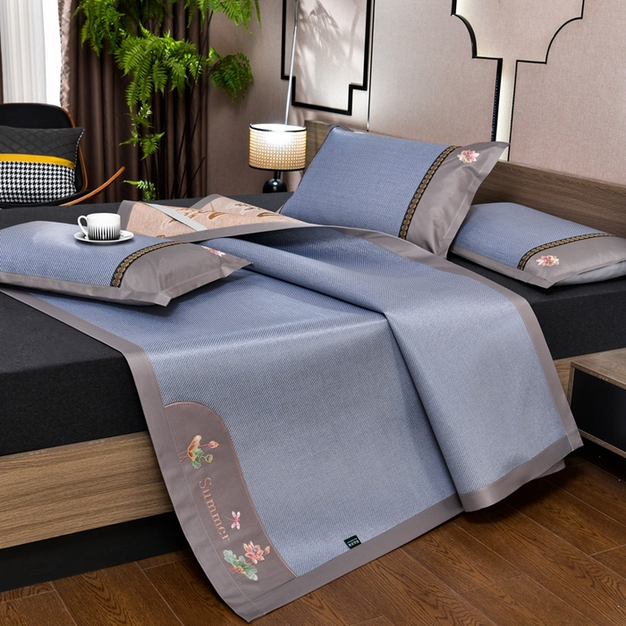 91家纺网 家纺一手货源 找家纺 娜朵家纺 2026新款荷塘月色冰藤双面席-床席款 荷塘月色-冰藤湖蓝