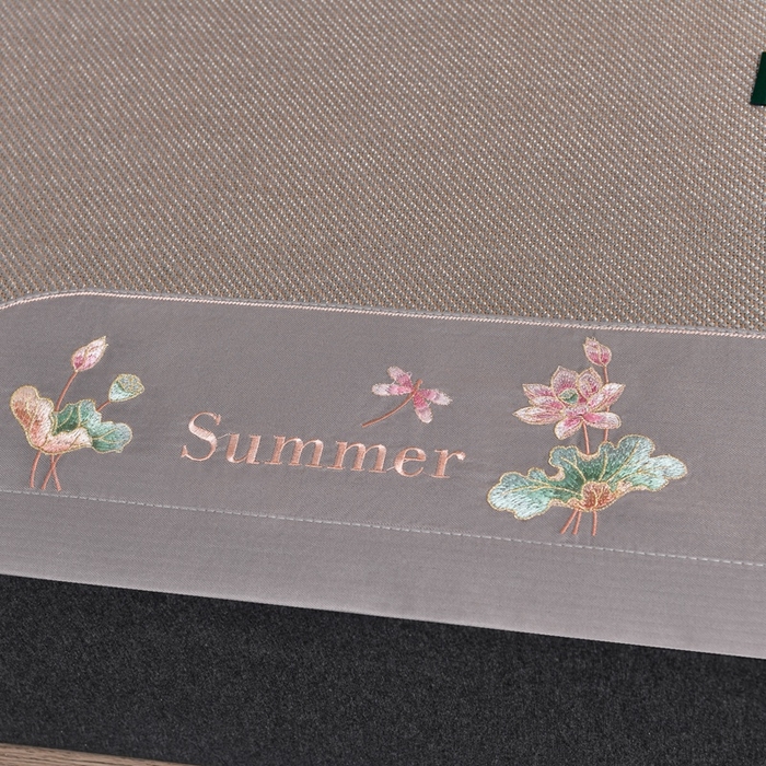 91家纺网 家纺一手货源 找家纺 娜朵家纺 2026新款荷塘月色冰藤双面席-床席款 荷塘月色-冰藤卡其