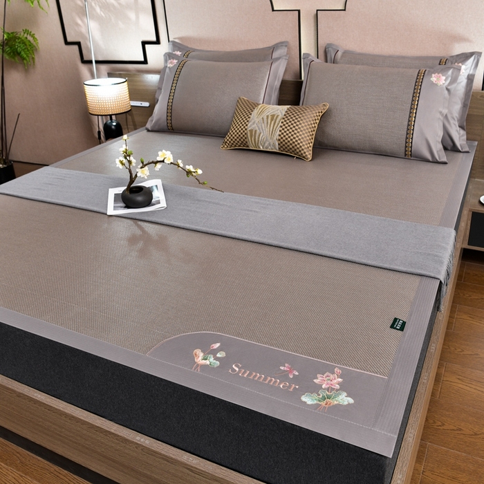 91家纺网 家纺一手货源 找家纺 娜朵家纺 2026新款荷塘月色冰藤双面席-床席款 荷塘月色-冰藤卡其